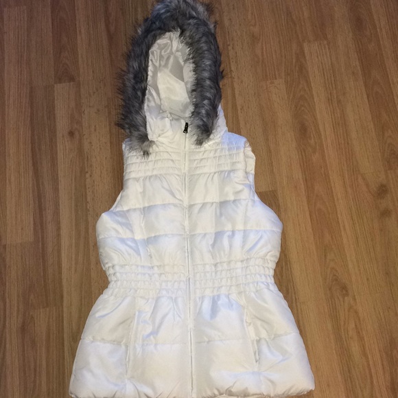 New York & Company Jackets & Blazers - New York & Company White puffer vest fur hood M